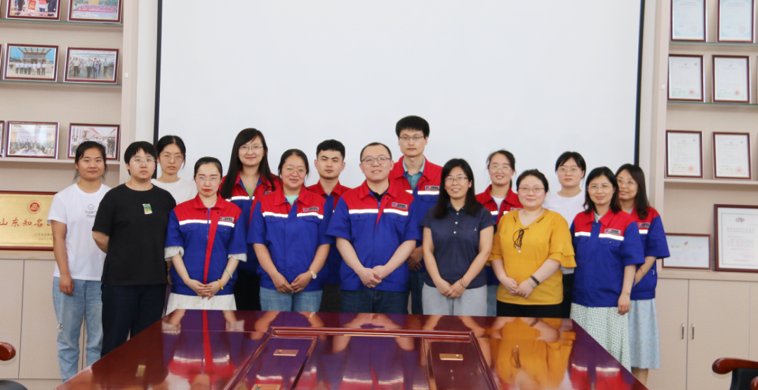 銳智財務(wù)人，努力著，奮斗著！